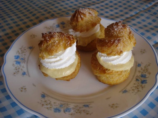 L. Angelika képviselőfánkja