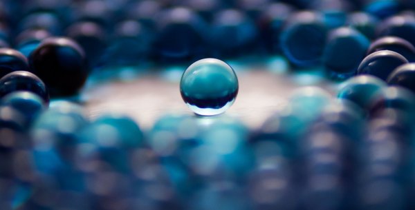 blue-abstract-glass-balls