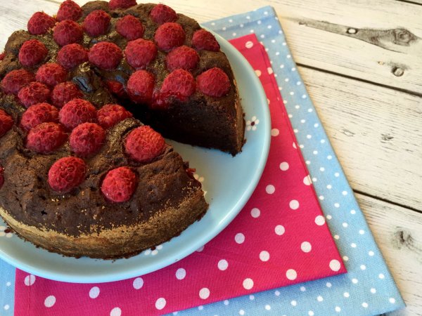 Málnás brownie torta gluténmentesen - glutenmentesovezet.hu